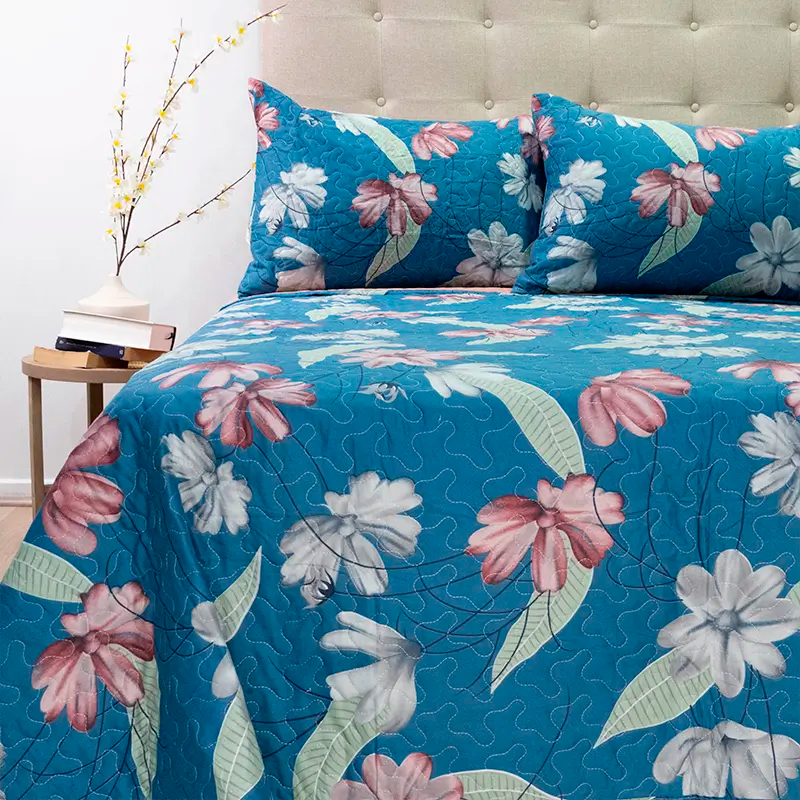 Quilt Stitchy Estampado 2.5 Plazas / Flor Azul Burdeo – Doral