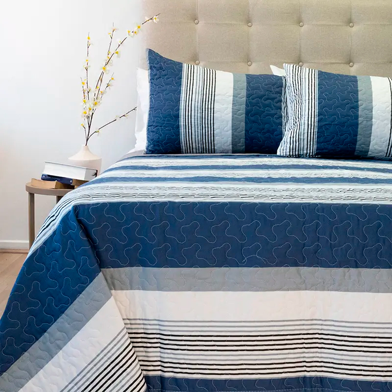 Quilt Stitchy Estampado 2.5 Plazas / Franjas Turquesa Blanco – Doral